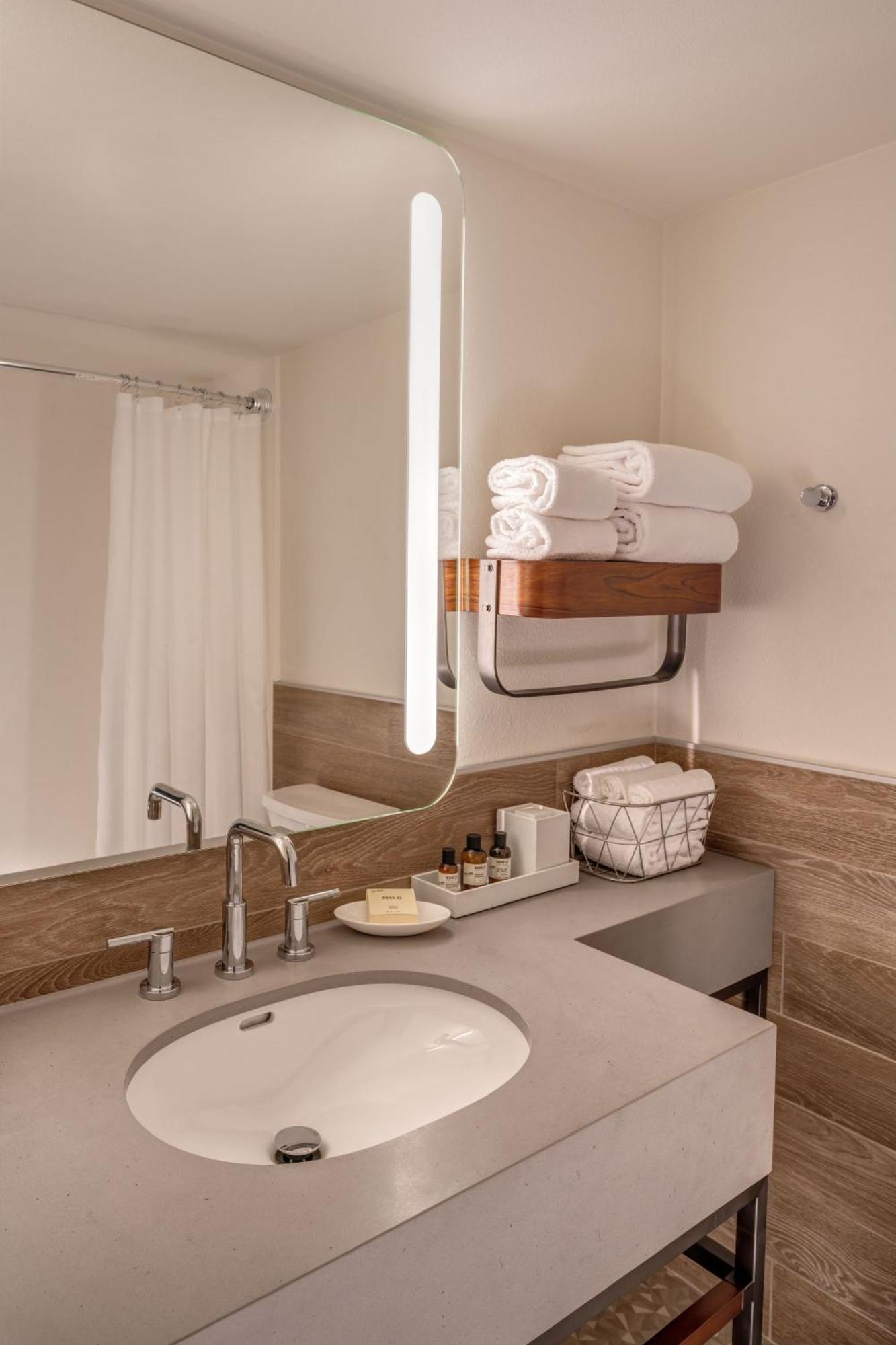 Aviator Hotel Anchorage Bagian luar foto